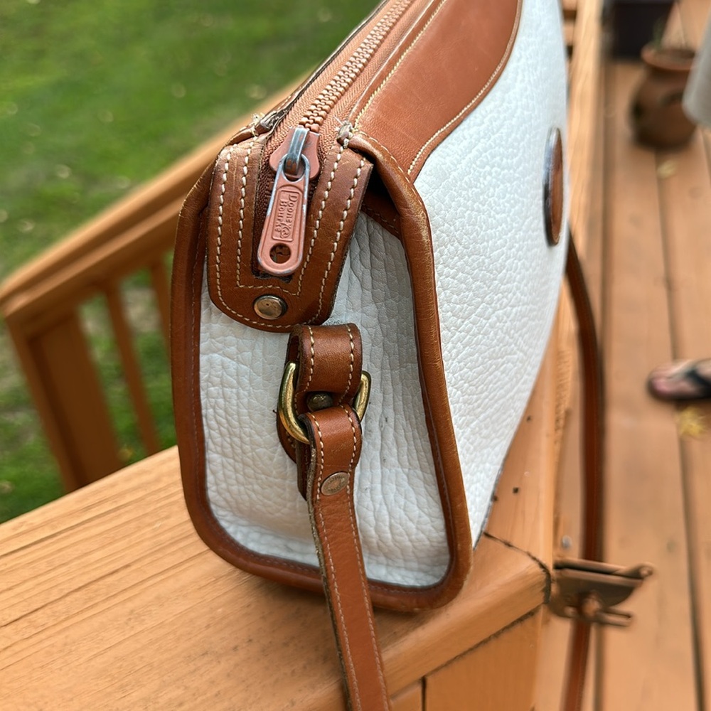 Vintage DOONEY & BOURKE off white two tone leather classic zip top shoulder bag - Picture 3 of 15
